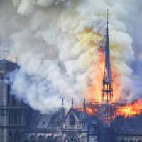 Notre-Dame | Il tifo per le fiamme